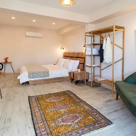 Egeos Butik Otel Sokakagzi
